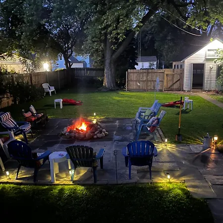 Villa 515Escape - Near Downtown, Private Backyard, Firepit, Bbq, Fun!